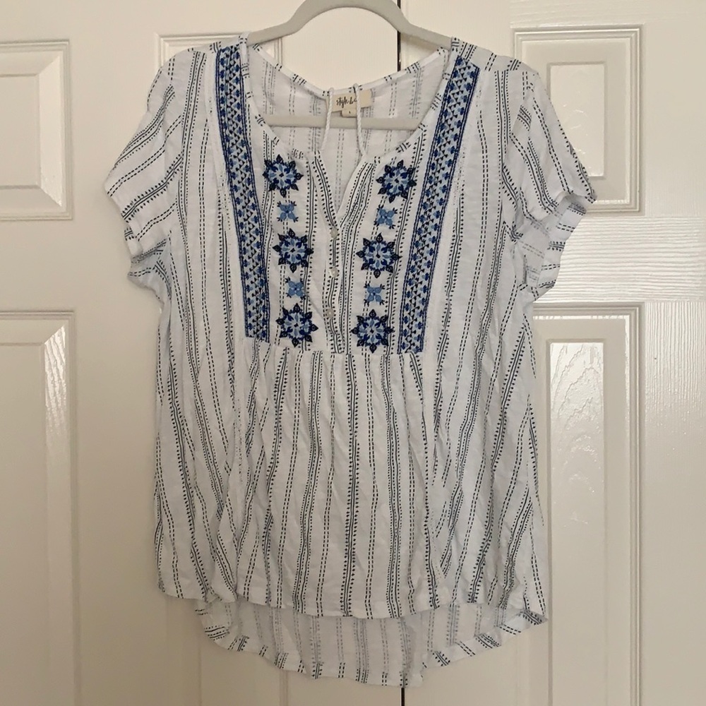 Style & Co embroidered top. Size L. High/low hem.